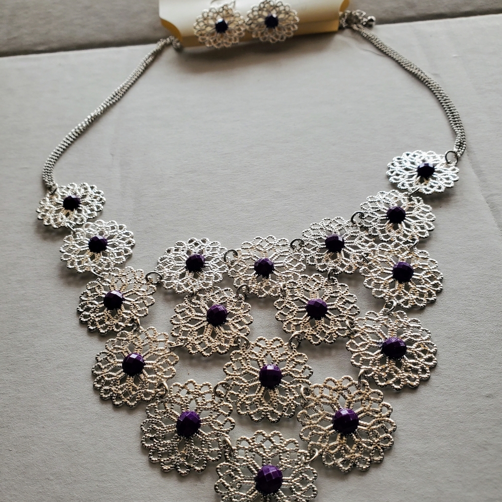Costume jewelry, silver toned necklace w/ earrings